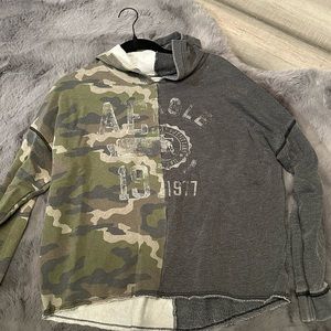 American Eagle Women’s Hoodie Black and Camo Large